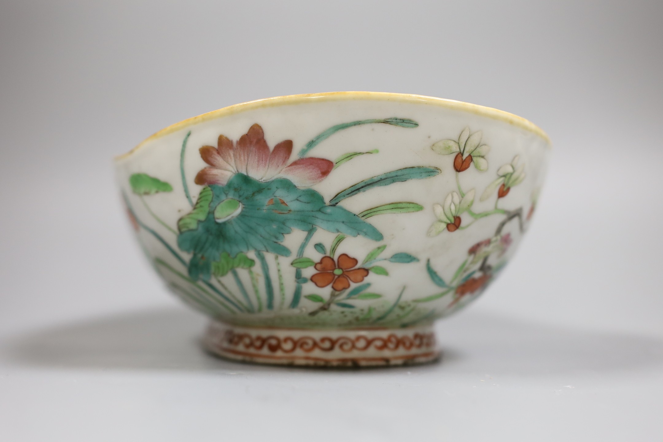 A 19th century Chinese famille rose ‘goldfish’ oval dish, 26.5 cms wide